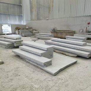 台州 整石台阶（大面火烧+侧面自然面），出货前厂内拼装