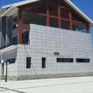 台州芝麻灰花岗岩在景区地面及墙壁的应用