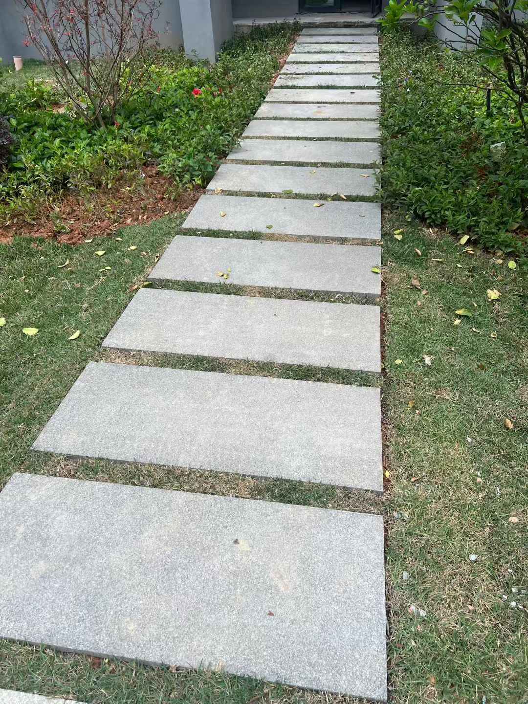 台州 芝麻黑小区踏步、汀步石铺装效果