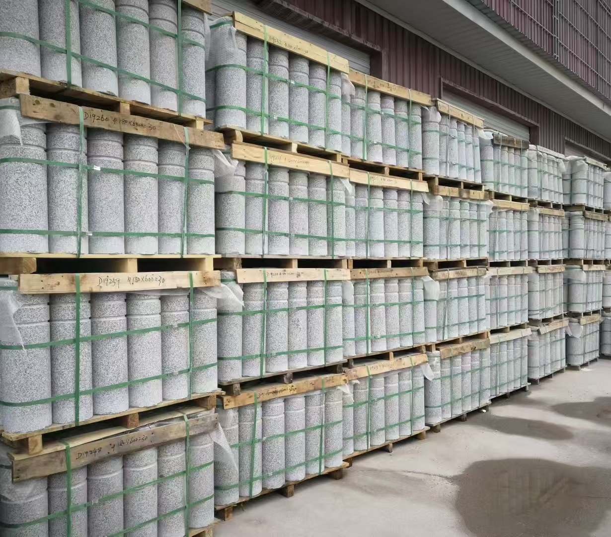 台州 芝麻白挡车柱、阻车桩、隔离柱