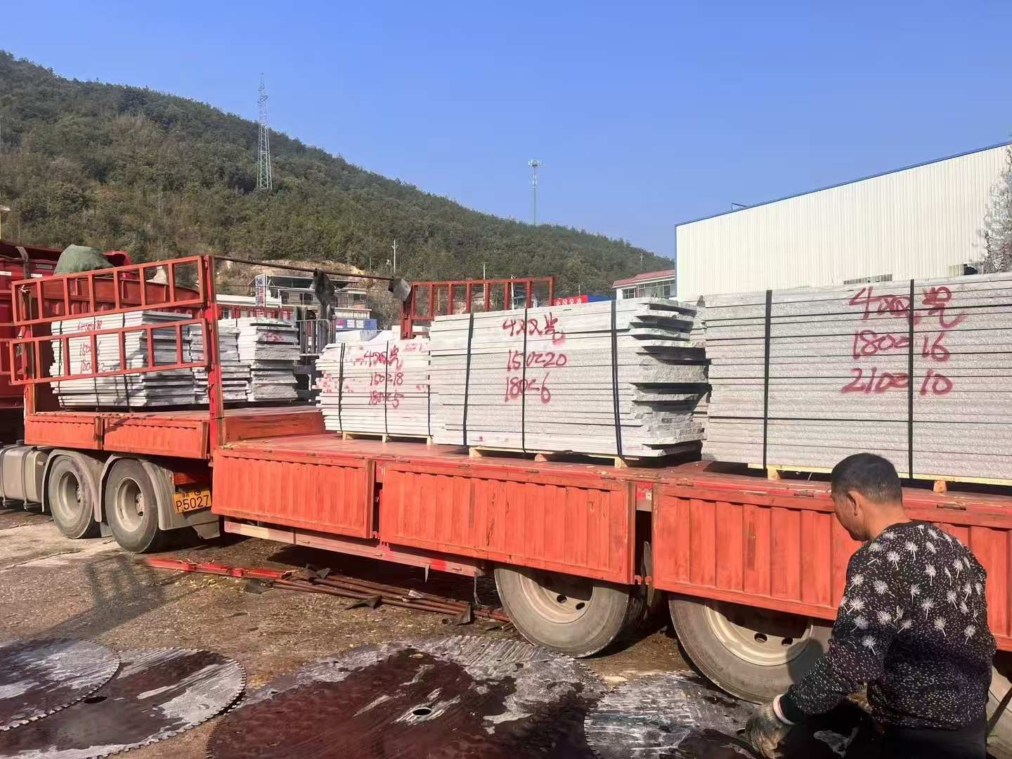 台州 芝麻灰花岗岩光面毛板出货日常