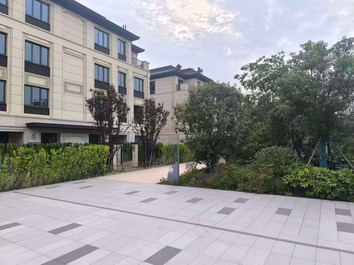 台州 芝麻白与芝麻白搭配铺装，尺寸1200*600